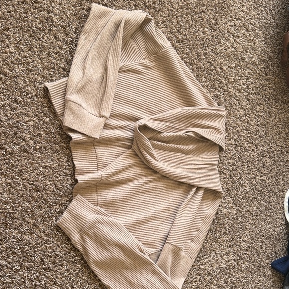 ALO Yoga Beige Ribbed Turtleneck Sweater - Picture 2 of 2